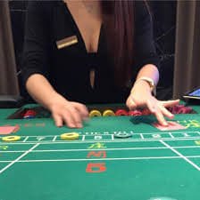 c350e Meja Baccarat & Roulette Langsung